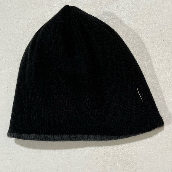 Gerry Gray Winter Beanie Hat - Picture 3 of 5